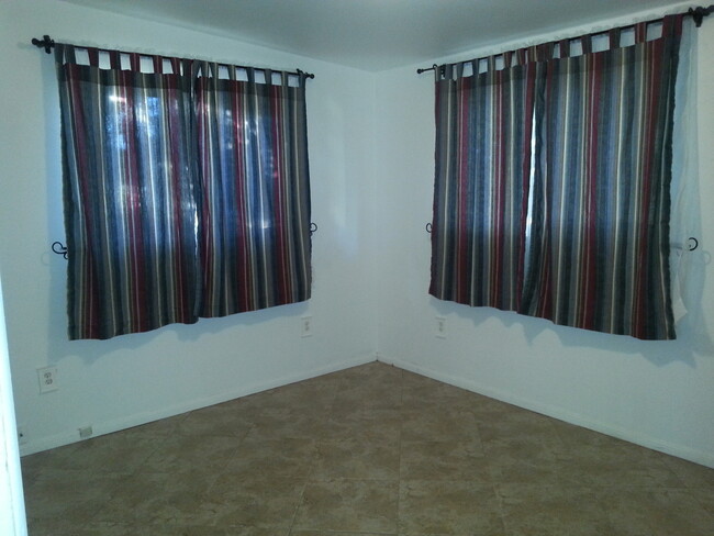 Building Photo - 3Bed/2Bath House w/1-Car Garage, Great Yar...