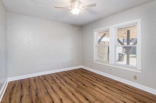 Building Photo - 1007 E Main St