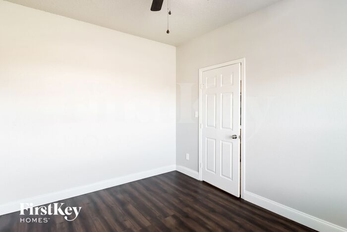 Building Photo - 205 Cedar Ridge Dr