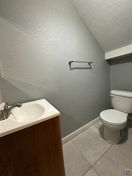 Building Photo - 3839 SW Sena Dr