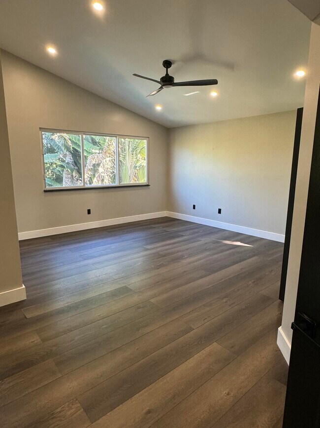 Building Photo - 10366 Buena Ventura Dr