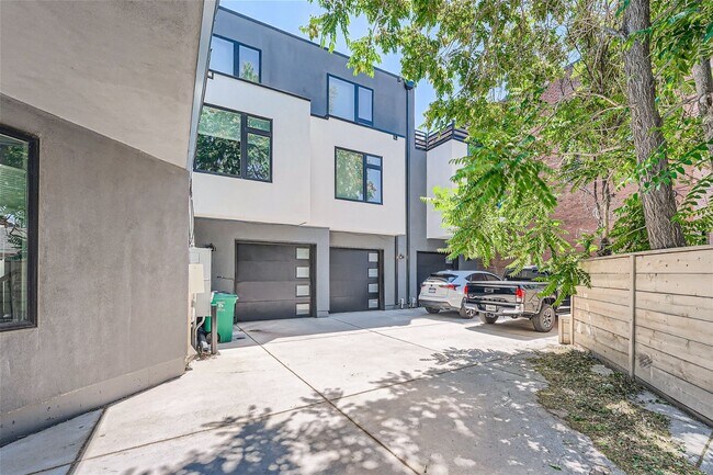 Building Photo - 3807 Franklin St