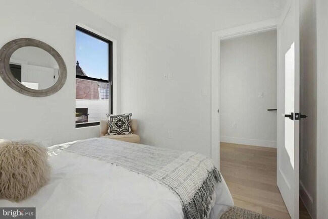 Building Photo - Modern 3BR/3BA Shaw Penthouse with Two Private Decks