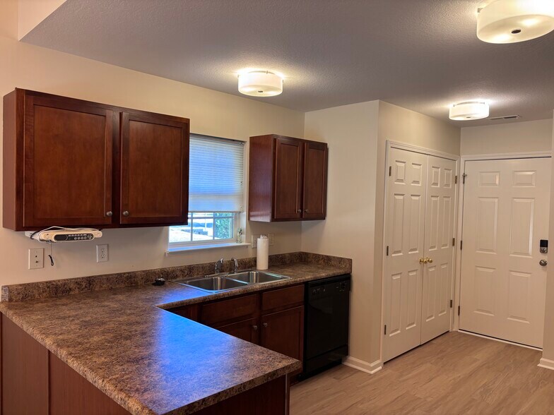 Plenty Of Cabinet Space & Pantry - 83 Birkshire Way