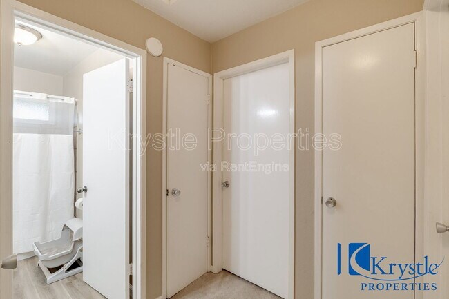 Building Photo - 138 Warwick Dr