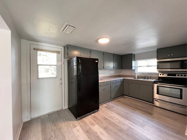 Building Photo - 107 Oakland Dr