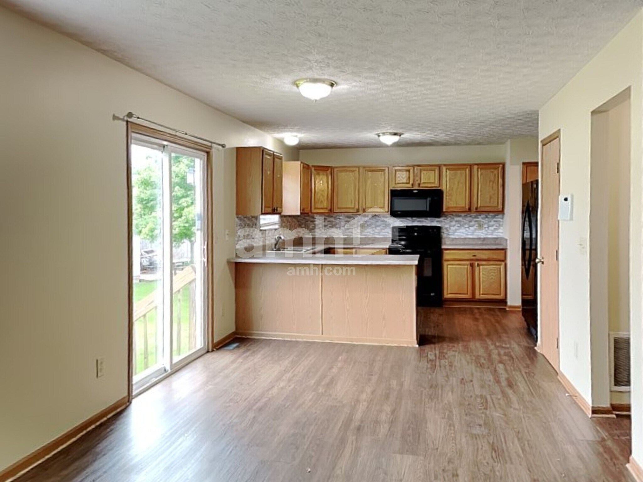 Building Photo - 452 Crestmoore Dr