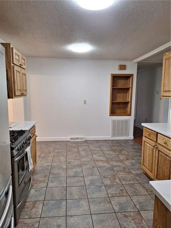 Building Photo - 3 Bedroom Home w/ Workshop and Fenced Yard