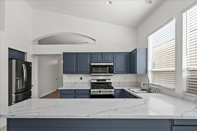Building Photo - Single Story 3 Bedroom Home with Open Concept
