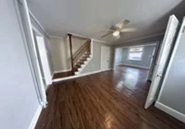 Building Photo - MOVE IN READY - 3 Bedroom 1 1/2 Bath Twin ...