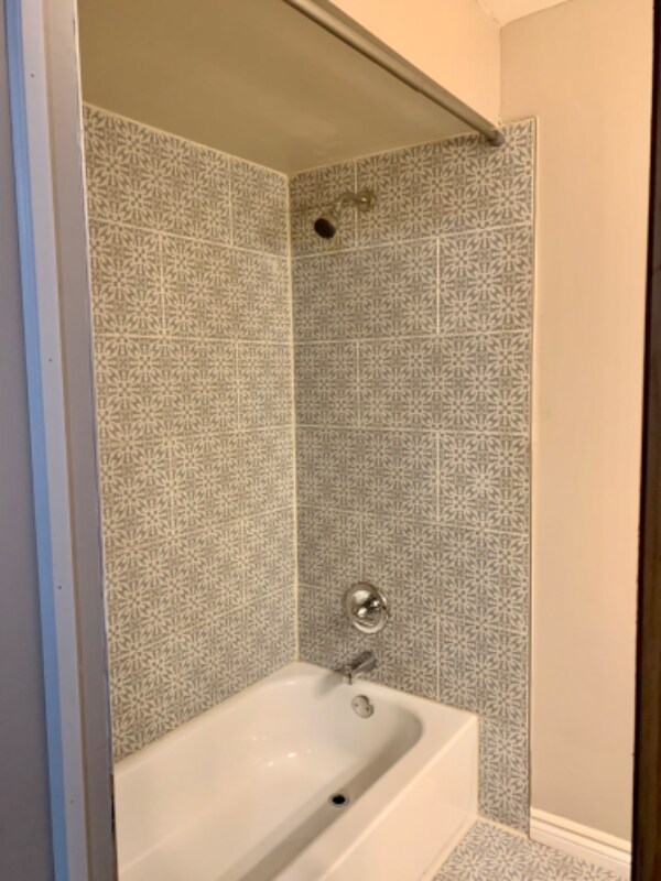 Building Photo - 186 Davos Rd