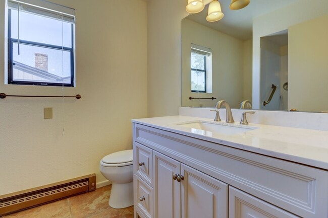 Building Photo - Home in Antelope Hills!