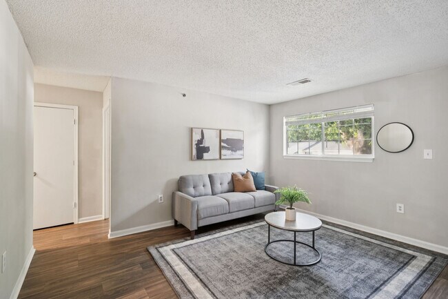 Building Photo - 2035 Kenridge Pkwy