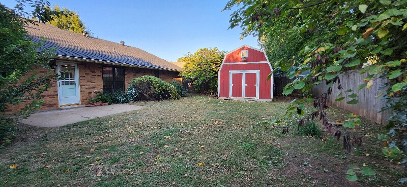 Building Photo - 2804 Fairfield Dr