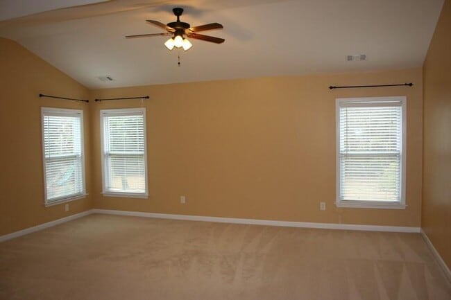 Building Photo - 212 Autumn Trail