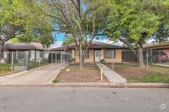 Building Photo - SPACIOUS! LOCATION!