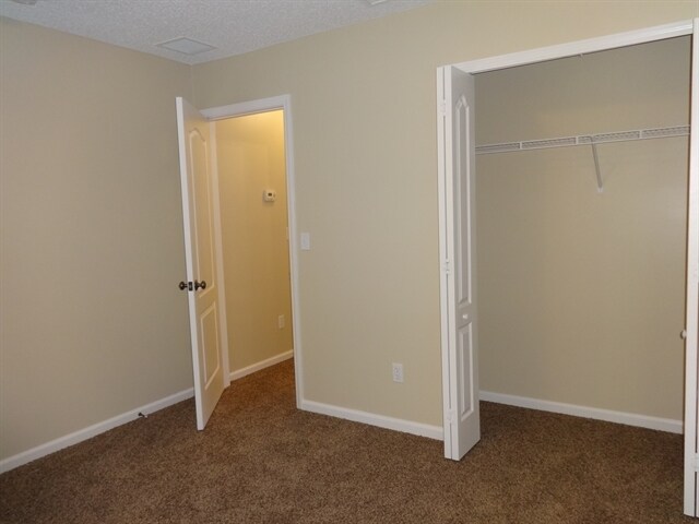 Building Photo - 6685 Southern Oaks Dr