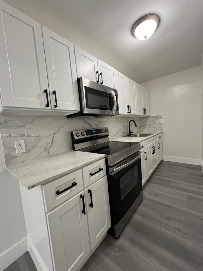 Building Photo - 1999 NW 2nd St