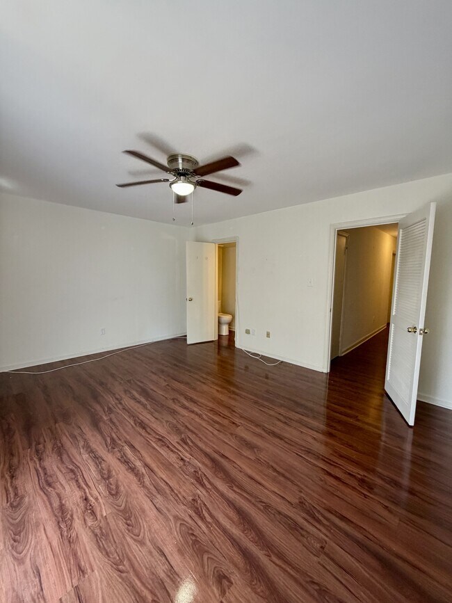 Building Photo - 305 W Cadbury Dr