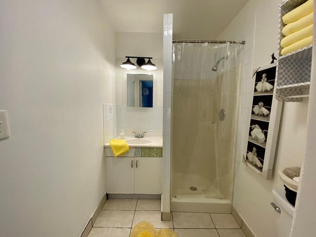 Building Photo - 819 SW 9th Terrace