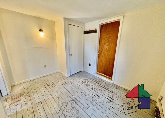 Building Photo - 4 Weaver Ln