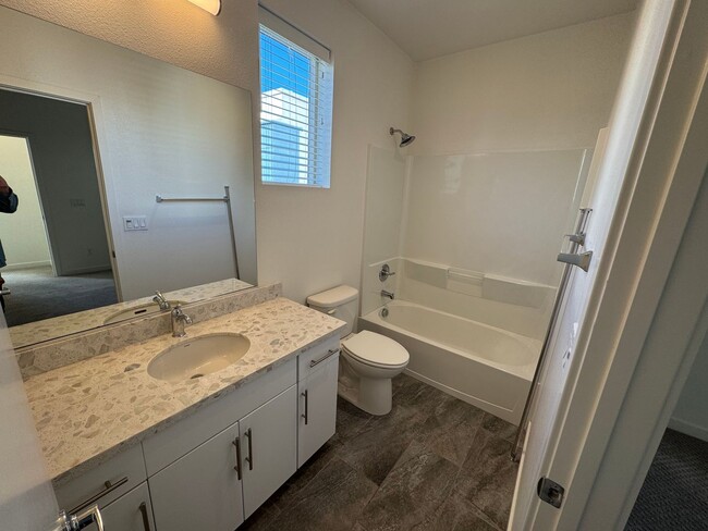 Building Photo - 2 bedroom | 2.5 bathroom | Single family h...