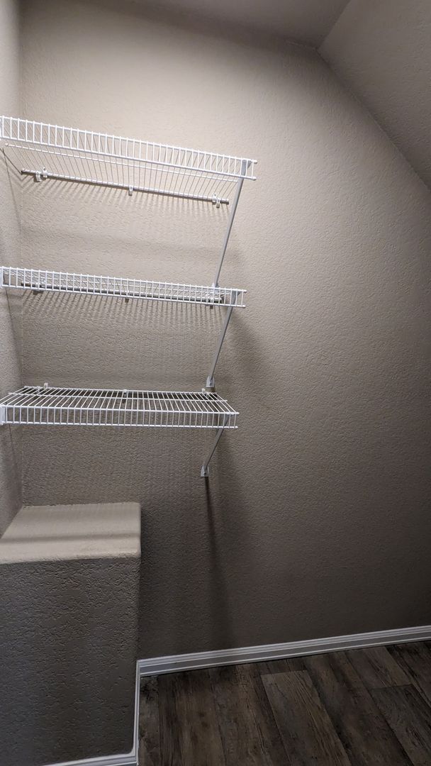 Building Photo - TWO STORY END UNIT TOWNHOME 3 BED/2.5 BATH...