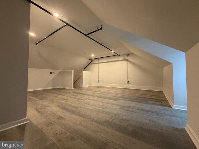 Building Photo - 45 E High St