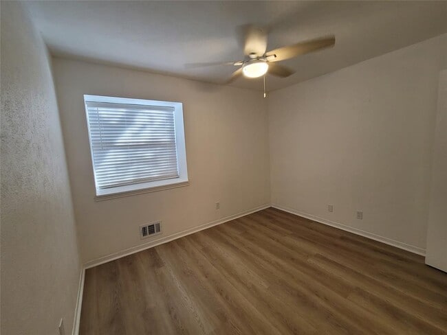 Building Photo - 2308 Barton Village Cir