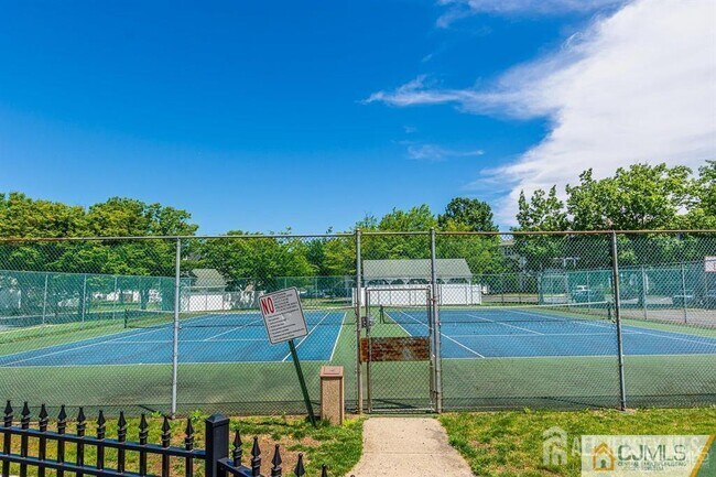 Building Photo - 10 Albury Way