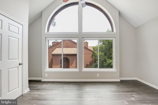 Building Photo - 2815 Lee Oaks Ct