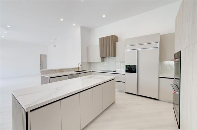 Building Photo - 2550 Jardin Terrace