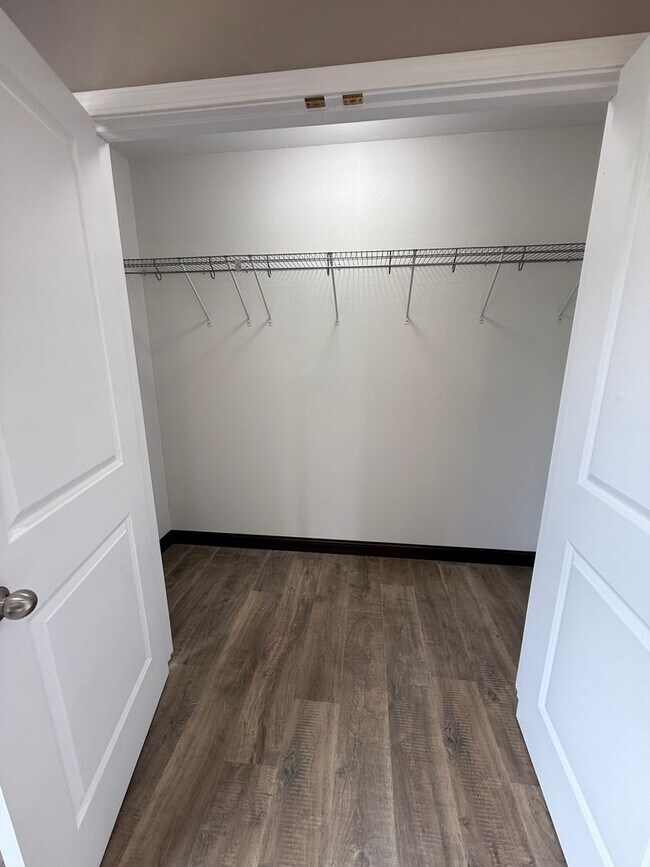 Building Photo - NEWLY REDESIGNED 4BR Basement home!!!!
