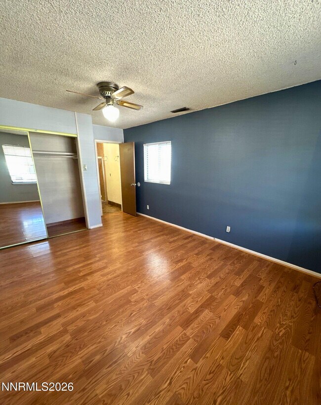 Building Photo - 39 E K St