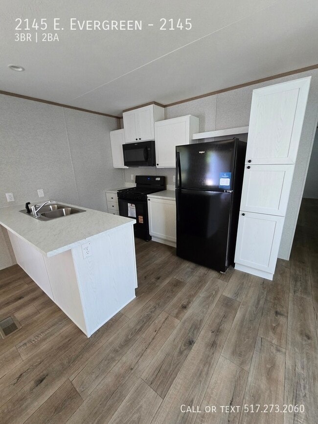Building Photo - 2145 E. Evergreen-2145