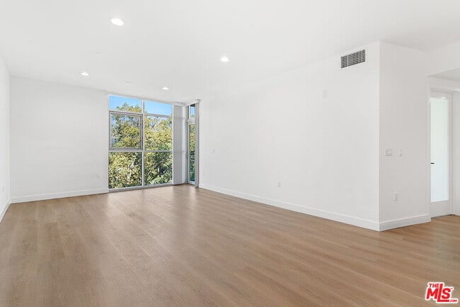 Building Photo - 160 Chestnut St