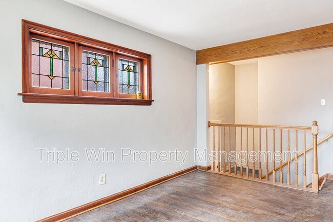 Building Photo - 7035 Plainview Ave
