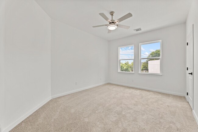 Building Photo - 256 Capetown Way