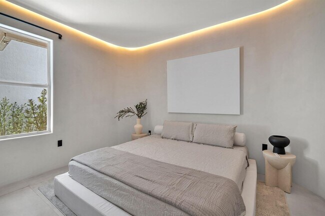 Building Photo - 120 NE 25th St