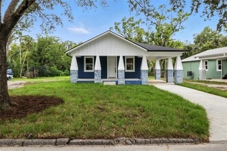 Building Photo - 7000 N 19th St