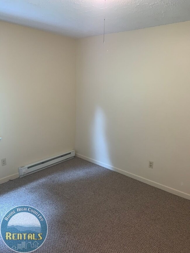 Building Photo - 2/1 in Sugar Grove; Quiet Area! Just Minutes to Boone! Available Now!