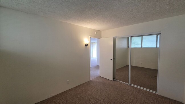 Building Photo - Ridgecrest ~ Spacious 2 Bedroom w/ 2 Reser...