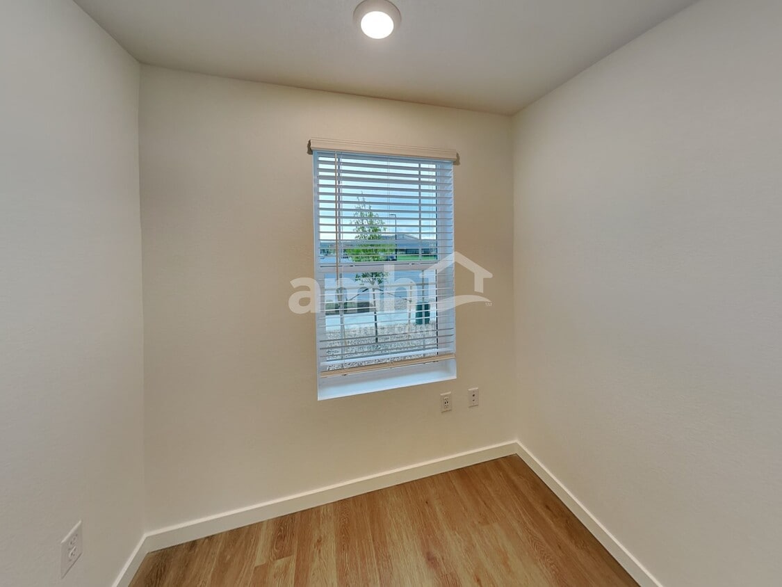 Building Photo - 26155 E Calhoun Pl