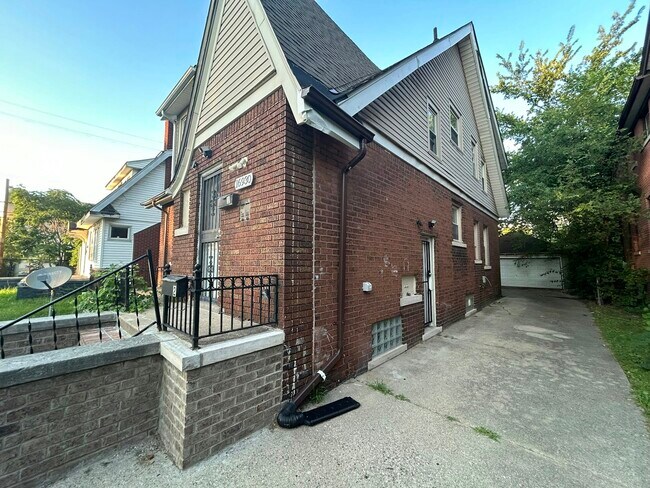 Building Photo - 16930 Santa Rosa Dr