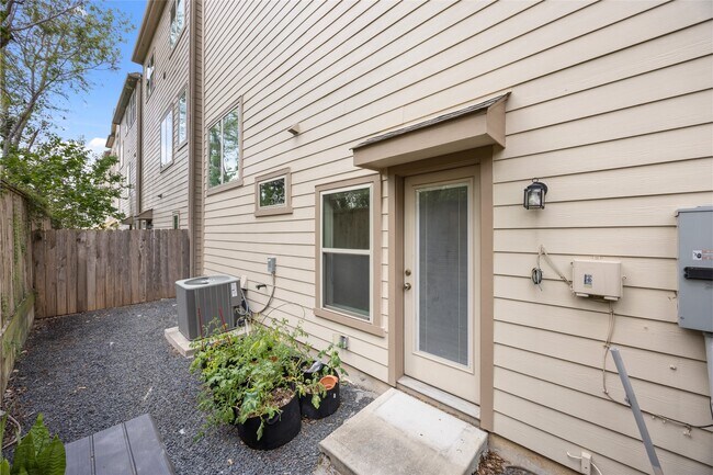 Building Photo - 8911 Wind Springs Dr