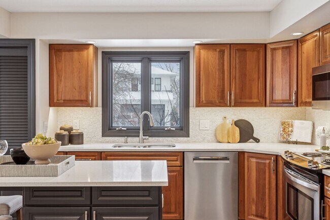 Building Photo - Gorgeous Like New Remodeled Edina Beauty w...