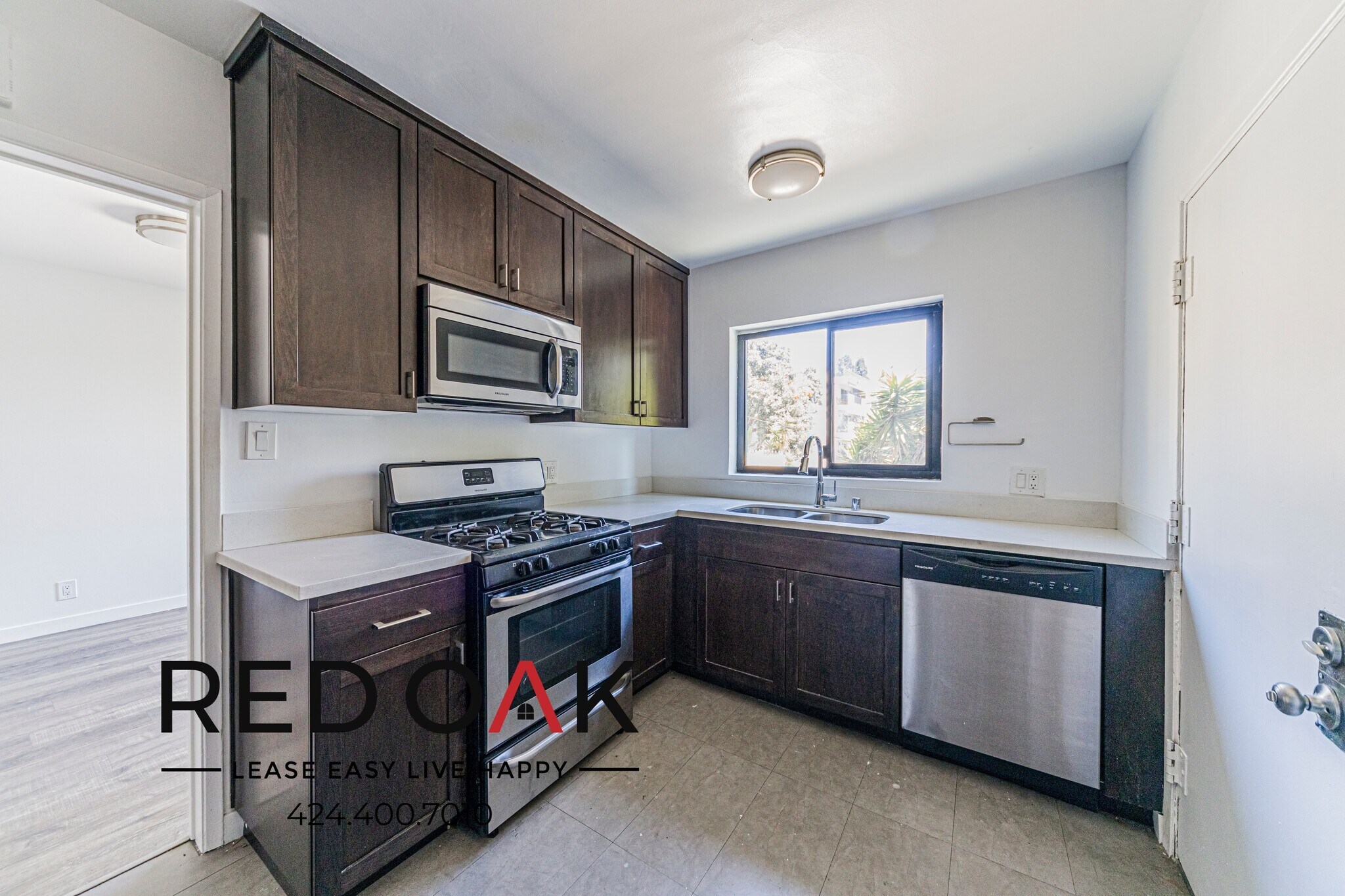 Building Photo - 8770 Shoreham Dr