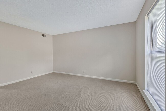 Building Photo - 3319A Felicia St