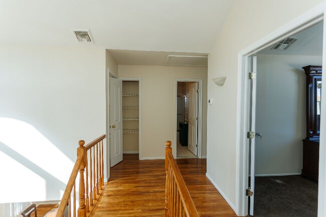 Building Photo - 599 Wilson Ave