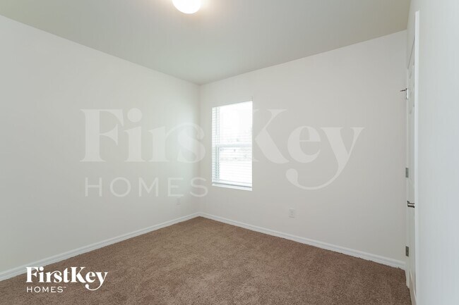 Building Photo - 1622 SW 27th St